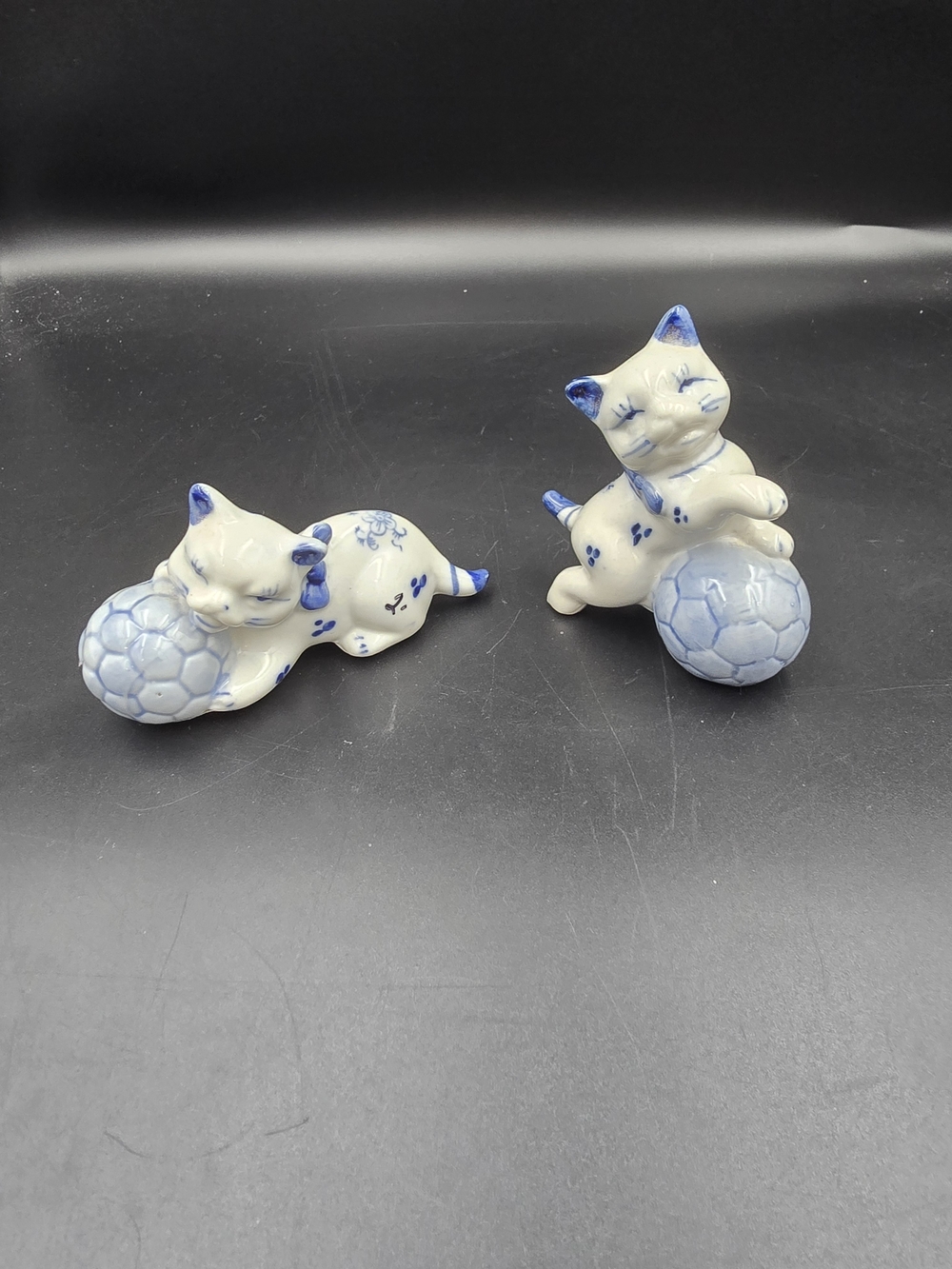 Blue and White Ceramic Cat Figurine Set - Decorative Home Accents